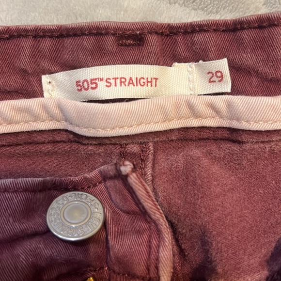 Maroon levi jeans. - Picture 4 of 4